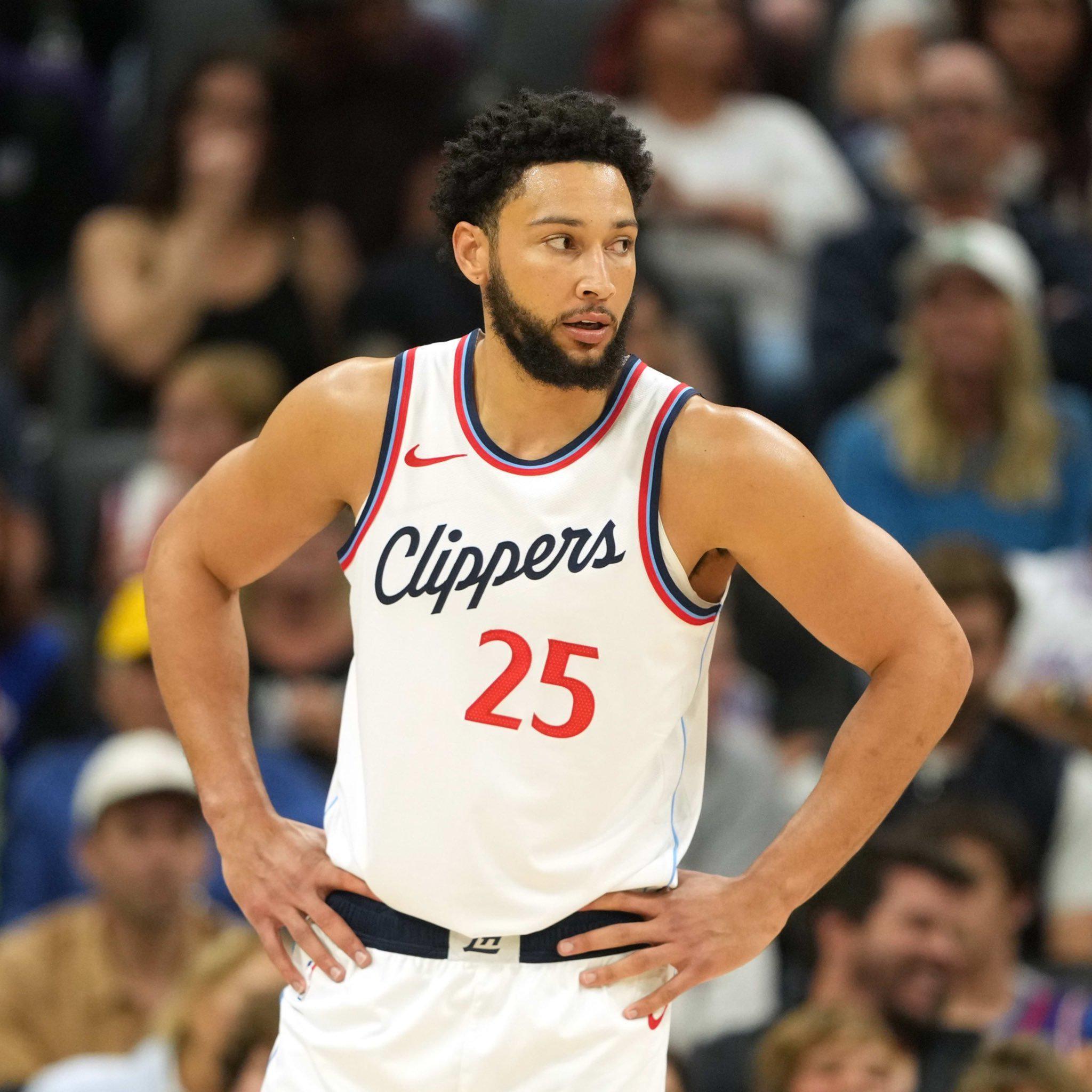 才29岁就要退役？看到西蒙斯的尴尬处境，才懂詹姆斯有多恐怖